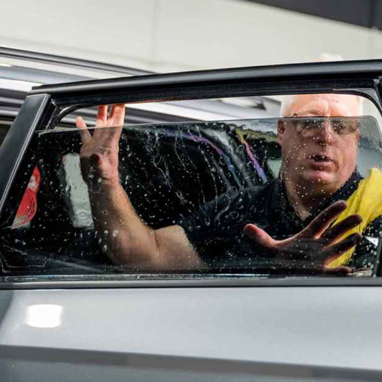 Distributeur de films pour vitres automobiles
